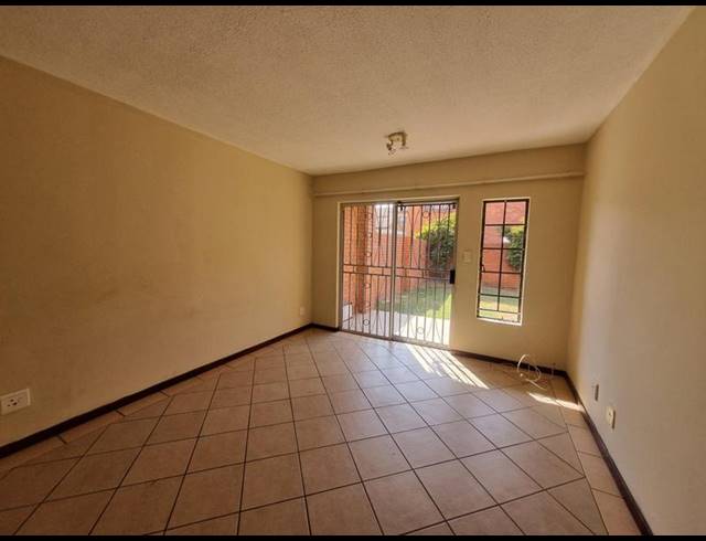 2 BEDROOM PROPERTY TO RENT IN MOOIKLOOF RIDGE ESTATE